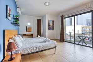 2 slaapkamers, een strijkplank/strijkijzer, wifi, beddengoed