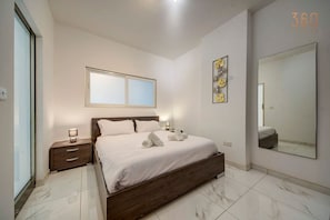 1 chambre, bureau, fer et planche à repasser, Wi-Fi