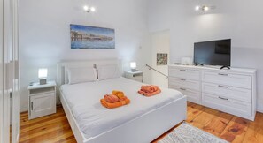 1 bedroom, desk, iron/ironing board, WiFi