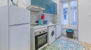 Fridge, microwave, oven, stovetop