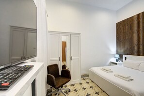 Unclassified image, 2 of 20, button