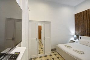 Unclassified image, 2 of 20, button