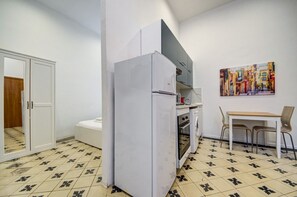 Unclassified image, 4 of 20, button