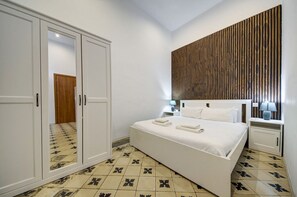 Unclassified image, 3 of 20, button