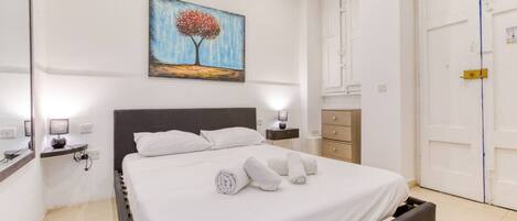 1 bedroom, desk, iron/ironing board, WiFi