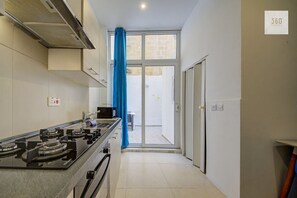 Fridge, microwave, oven, stovetop - A Cosy studio in the heart of charming Floriana! (Il-Furjana)