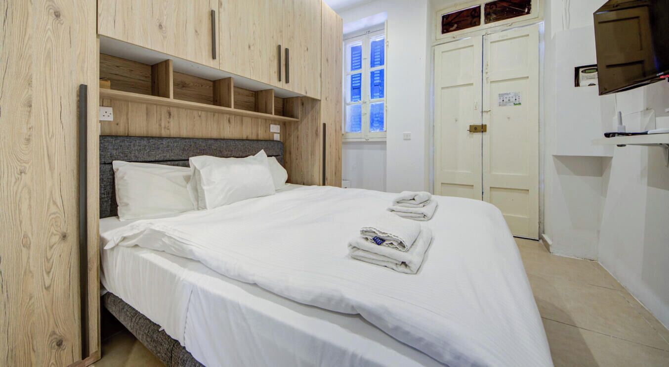 1 Schlafzimmer, Schreibtisch, Bügeleisen/Bügelbrett, Reisekinderbett