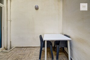 Outdoor dining - A Cosy studio in the heart of charming Floriana! (Il-Furjana)
