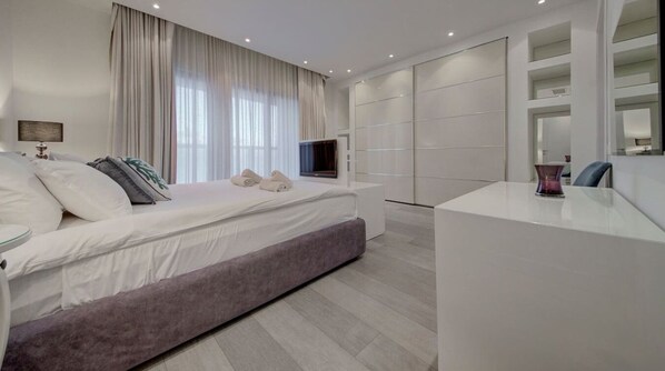 3 Schlafzimmer, Schreibtisch, Bügeleisen/Bügelbrett, WLAN