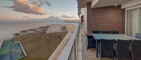 تناول الطعام بالخارج