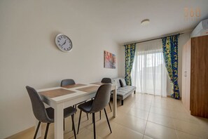 Dining - Stunning Sliema Penthouse with Spacious Terrace! (Tas-Sliema)