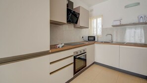 Fridge, oven, coffee/tea maker, toaster