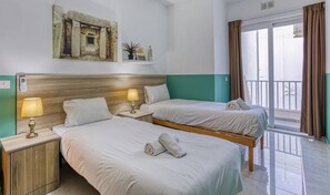 3 bedrooms, desk, iron/ironing board, free WiFi