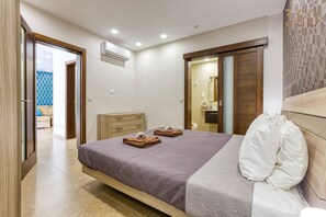 2 habitaciones, escritorio, tabla de planchar con plancha y wifi 