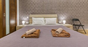 2 Schlafzimmer, Schreibtisch, Bügeleisen/Bügelbrett, WLAN