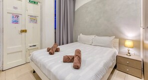 1 bedroom, desk, WiFi, bed sheets