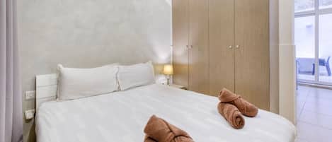 1 室のベッドルーム、デスク、WiFi、ベッドシーツ