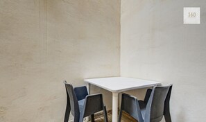 Outdoor dining - Cosy 1BR Maisonette in Charming town of Floriana (Il-Furjana)