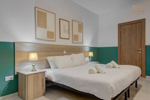 4 bedrooms, desk, iron/ironing board, travel cot - A beautiful 4BR heaven close to the beach w/WIFI (Wied il-Għajn)