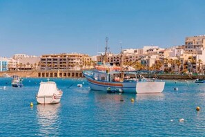 Marina - A beautiful 4BR heaven close to the beach w/WIFI (Wied il-Għajn)