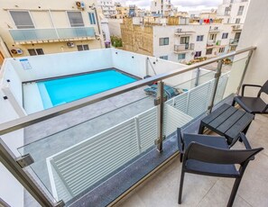 Property grounds - Modern 1BR Apt with Pool access & Prime Location! (Is-Swieqi)