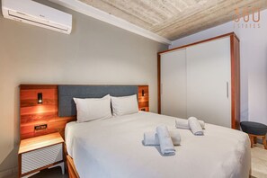 1 Schlafzimmer, Schreibtisch, Bügeleisen/Bügelbrett, Reisekinderbett