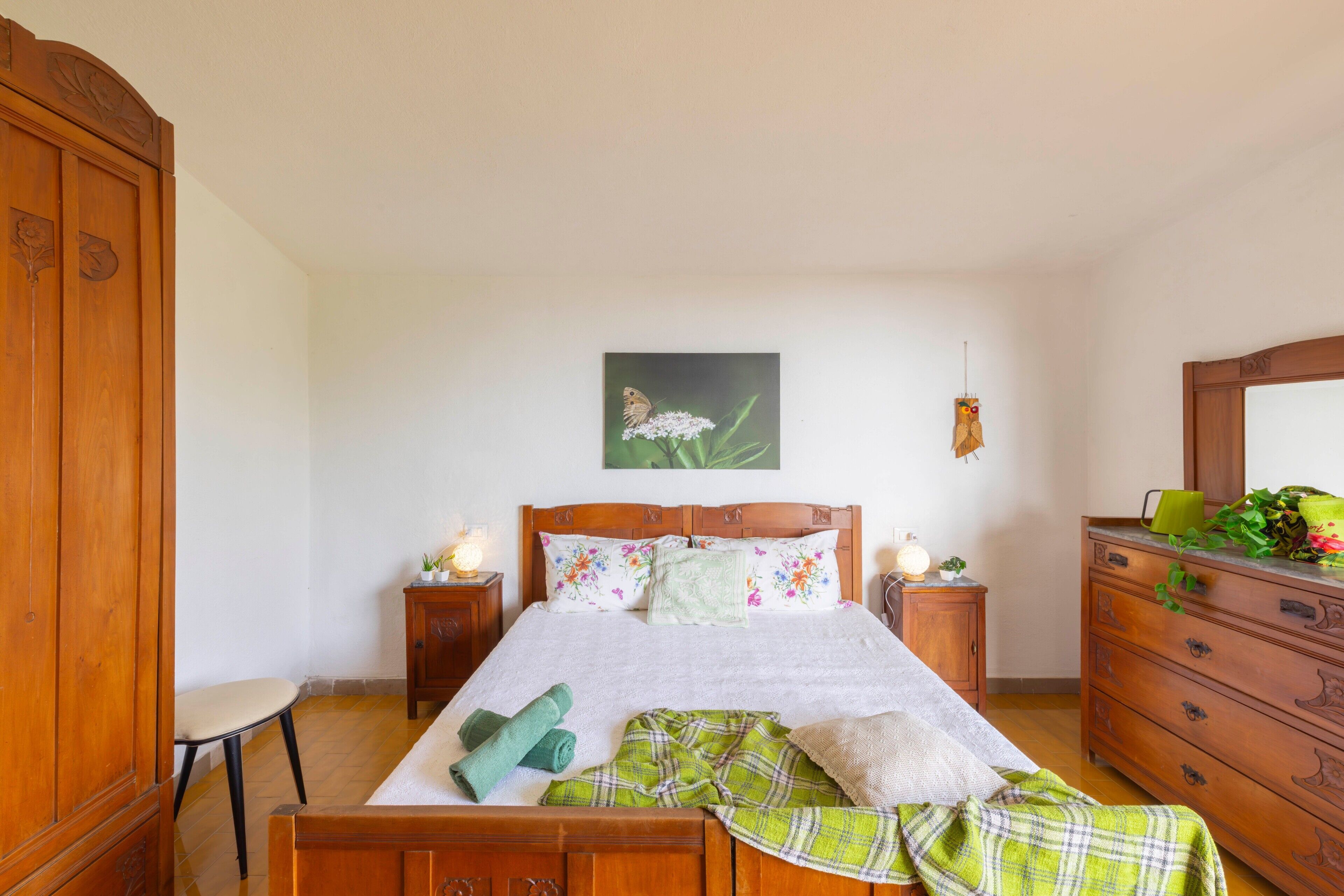 6 Schlafzimmer, Schreibtisch, Bügeleisen/Bügelbrett, WLAN
