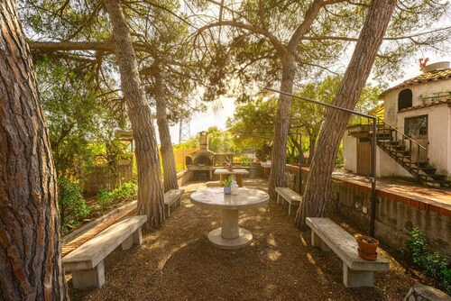 Villa 'Charming  200m From The Sea' with Sea View, Private Terrace and Wi-Fi