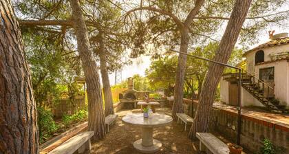 Villa 'Charming 200m From The Sea' mit Meerblick, privater Terrasse und Wi-Fi