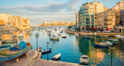 Lovely spacious 3BR Apt in the heart of St`Julians