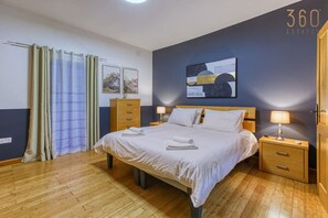 3 bedrooms, desk, iron/ironing board, travel cot