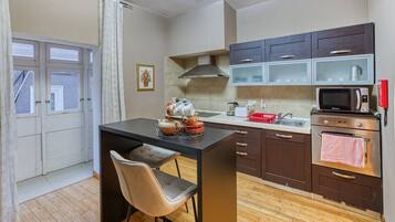 Refrigerador, microondas, horno, lavavajillas