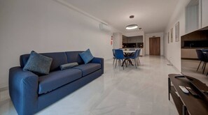 TV - Brand new, fully equipped 2BR home in Qawra (San Pawl il-Baħar)