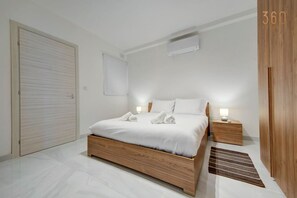 2 bedrooms, desk, iron/ironing board, travel cot - Brand new, fully equipped 2BR home in Qawra (San Pawl il-Baħar)