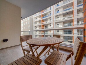 Outdoor dining - Brand new, fully equipped 2BR home in Qawra (San Pawl il-Baħar)