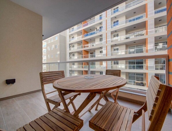 Outdoor dining - Brand new, fully equipped 2BR home in Qawra (San Pawl il-Baħar)