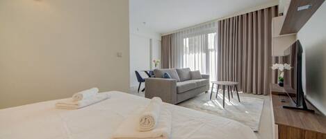 1 bedroom, desk, iron/ironing board, WiFi