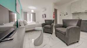 1 Schlafzimmer, Schreibtisch, WLAN, Bettwäsche