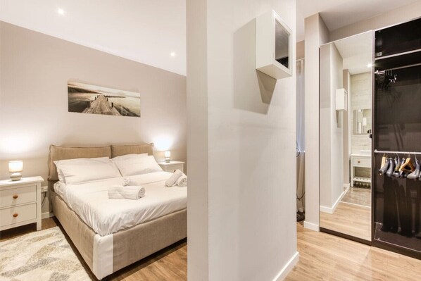 2 bedrooms, desk, travel crib, WiFi