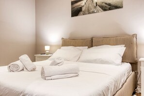 2 bedrooms, desk, iron/ironing board, travel crib - Lovely 2BR Home in Msida | Fast Wi-Fi & Cozy Stay (Il-Gżira)