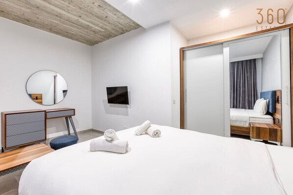 2 bedrooms, desk, iron/ironing board, travel crib