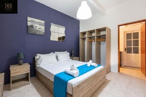 5 bedrooms, desk, iron/ironing board, WiFi