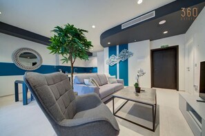 TV - The Official Mercury Suites - Pool Access INCL. (St. Julian`s)