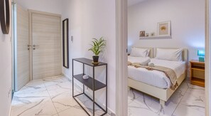 2 habitaciones, escritorio, tabla de planchar con plancha y wifi