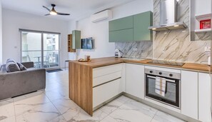 Refrigerador, horno, placa de cocina, tostadora