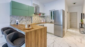 Fridge, oven, stovetop, toaster