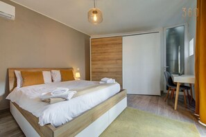 2 bedrooms, desk, iron/ironing board, WiFi