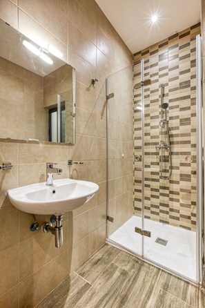 Free toiletries, hair dryer, towels, toilet paper - Lovely 2BR APT with outdoor space in central Msida (Ta` Xbiex)