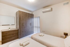 2 bedrooms, iron/ironing board, WiFi, bed sheets