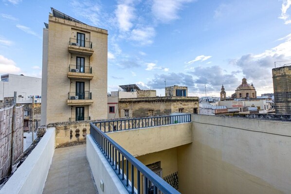 Property grounds - Lovely 2BR APT with outdoor space in central Msida (Ta` Xbiex)